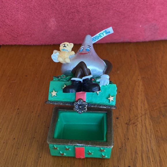 Collectible Hersheys Kiss trinket box 2000 - Picture 2 of 3